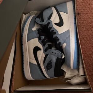 Jordan 1’s blue black & white size 7 great never worn